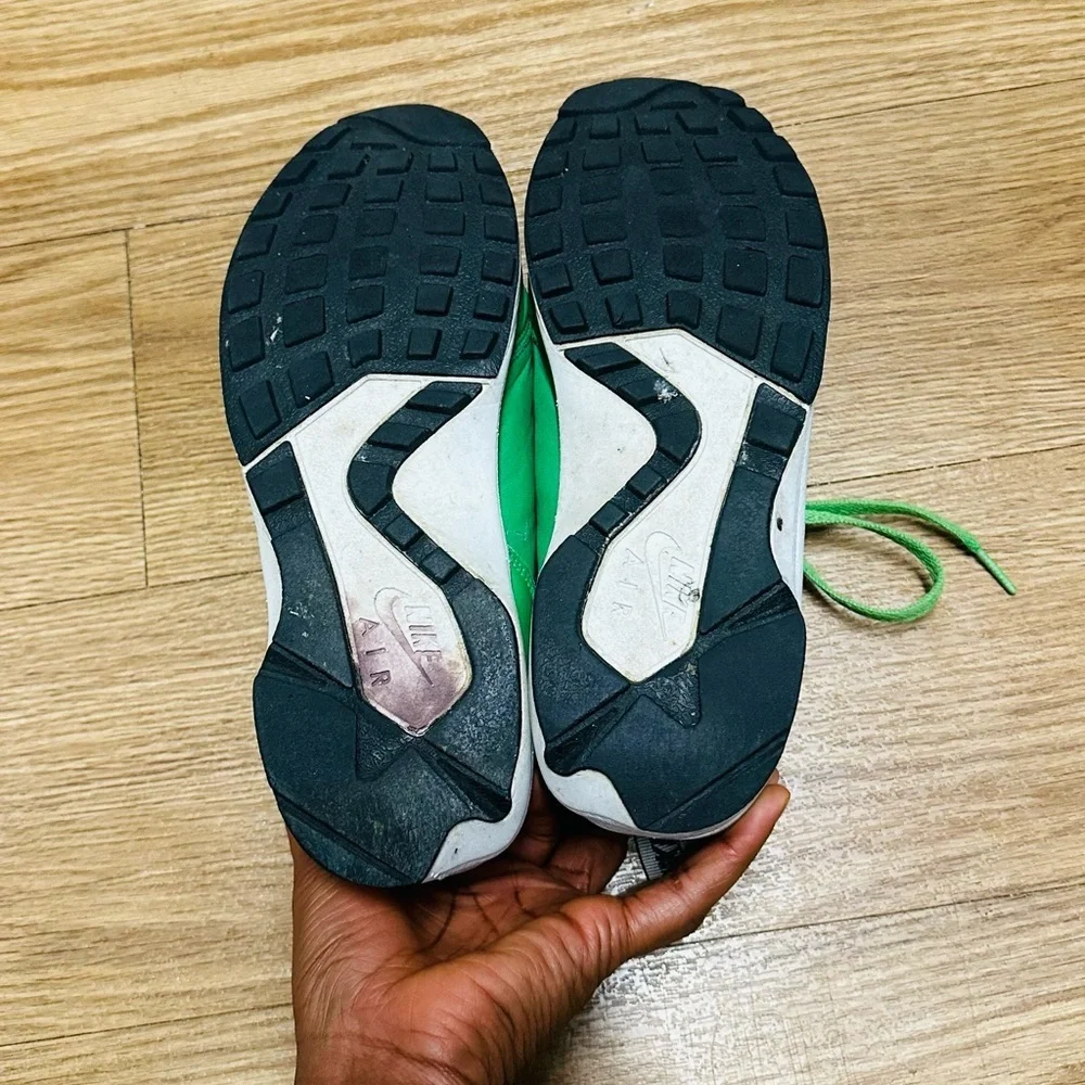 NIKE Air Green Sneakers